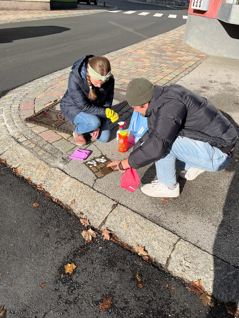 Stolpersteine reinigen im Pongau 2023